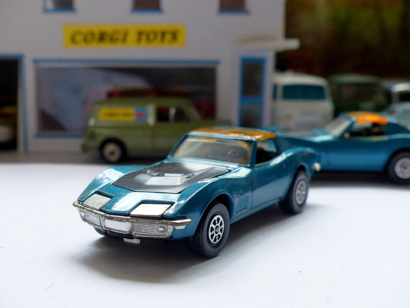 387 Chevrolet Corvette Stingray in metallic blue *with jewelled rear lights*