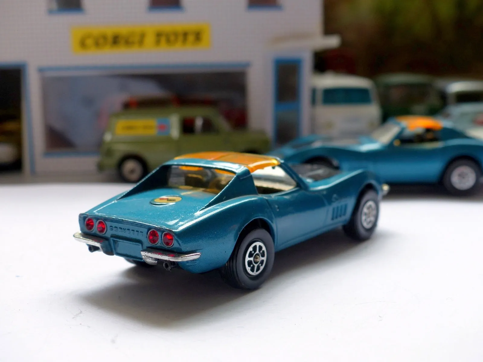 387 Chevrolet Corvette Stingray in metallic blue *with jewelled rear lights*