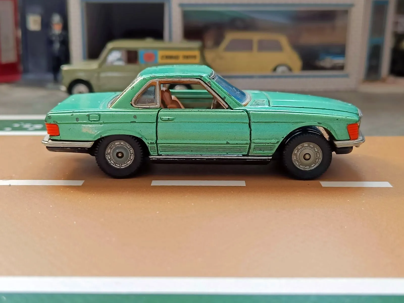 393 Mercedes-Benz 350SL in metallic green with original box