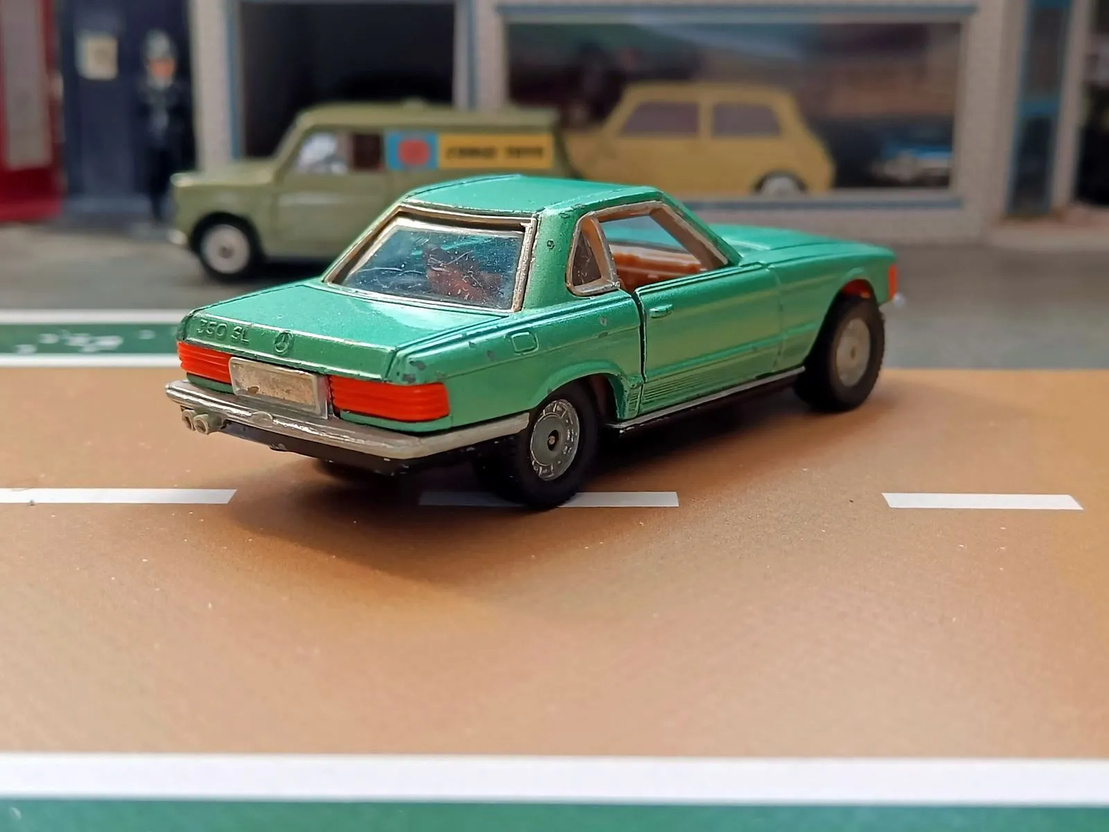 393 Mercedes-Benz 350SL in metallic green with original box