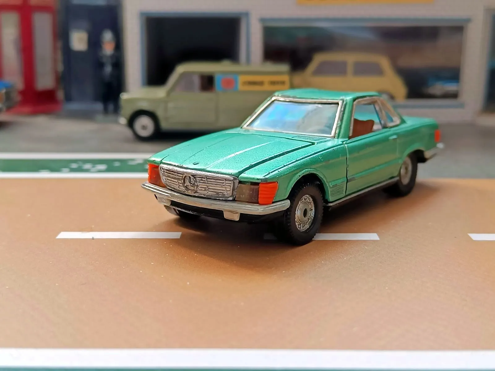 393 Mercedes-Benz 350SL in metallic green with original box