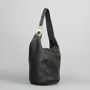 Sporty and versatile shoulder bag